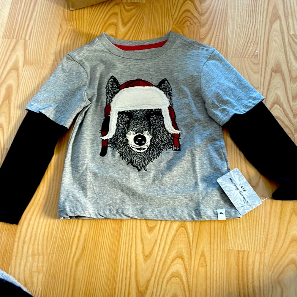 - NWT Tommy Bahamas size 4 boys wolf tee shirt.
